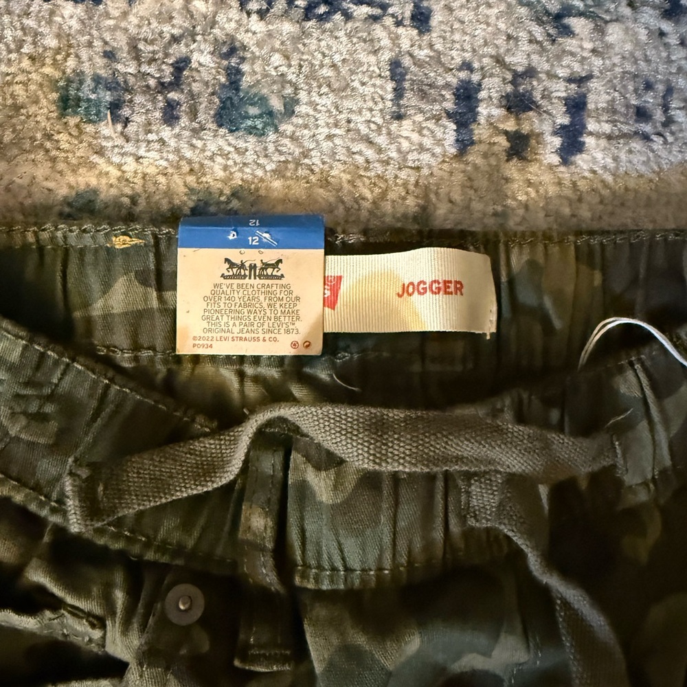 Levi's Youth Jogger in Camo NWT size 12
